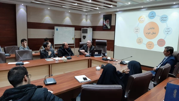 همزمان با آغاز هفته پژوهش نشست علمی_تخصصی انجمن ریاضی به همت دپارتمان ریاضی، امور پژوهشی و انجمن ریاضی دانشگاه فرهنگیان پردیس علامه امینی با حضور اعضای گروه ریاضی استان و دانشجومعلمان رشته آموزش ریاضی مورخ 18/09/98 روز دوشنبه ساعت ١٠ الی ١٢ در سالن شمس بر