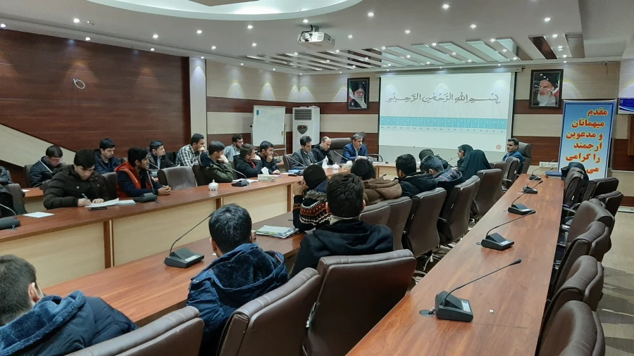 همزمان با آغاز هفته پژوهش نشست علمی_تخصصی انجمن ریاضی به همت دپارتمان ریاضی، امور پژوهشی و انجمن ریاضی دانشگاه فرهنگیان پردیس علامه امینی با حضور اعضای گروه ریاضی استان و دانشجومعلمان رشته آموزش ریاضی مورخ 18/09/98 روز دوشنبه ساعت ١٠ الی ١٢ در سالن شمس بر