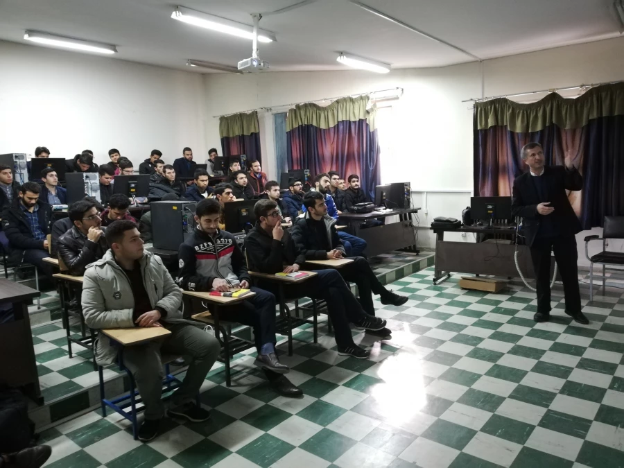 کارگاه آموزشی و توجیهی پدافند غیرعامل قبل از ظهر روز سه شنبه در محل پردیس علامه امینی برگزار گردید. 6