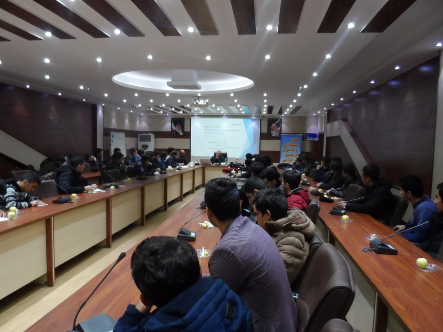 کارگاه مقاله نویسی به همت انجمن فیزیک پردیس علامه امینی تبریز برگزار گردید. 3