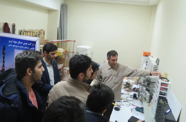 دانشجومعلمان پردیس علامه امینی تبریز از پارک علم و فن آومری بازید نمودند. 8