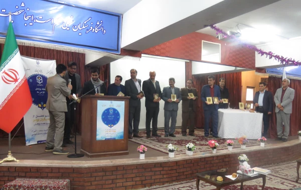 به مناسبت هفته پژوهش مراسم پردیس علامه امینی روز دوشنبه از ساعت 10 الی 12 طبق اقدامات و برنامه ریزهای انجام شد. 5