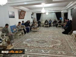 جمعی از دانشجو معلمان پردیس به همراه مسئول مور فرهنگی پردیس علامه امینی تبریز باخانواده محترم شهید مدافع حرم دیدار و گفتگو نمودند. 2