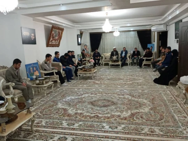 جمعی از دانشجو معلمان پردیس به همراه مسئول مور فرهنگی پردیس علامه امینی تبریز باخانواده محترم شهید مدافع حرم دیدار و گفتگو نمودند. 2