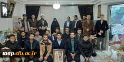 جمعی از دانشجو معلمان پردیس به همراه مسئول مور فرهنگی پردیس علامه امینی تبریز باخانواده محترم شهید مدافع حرم دیدار و گفتگو نمودند. 3
