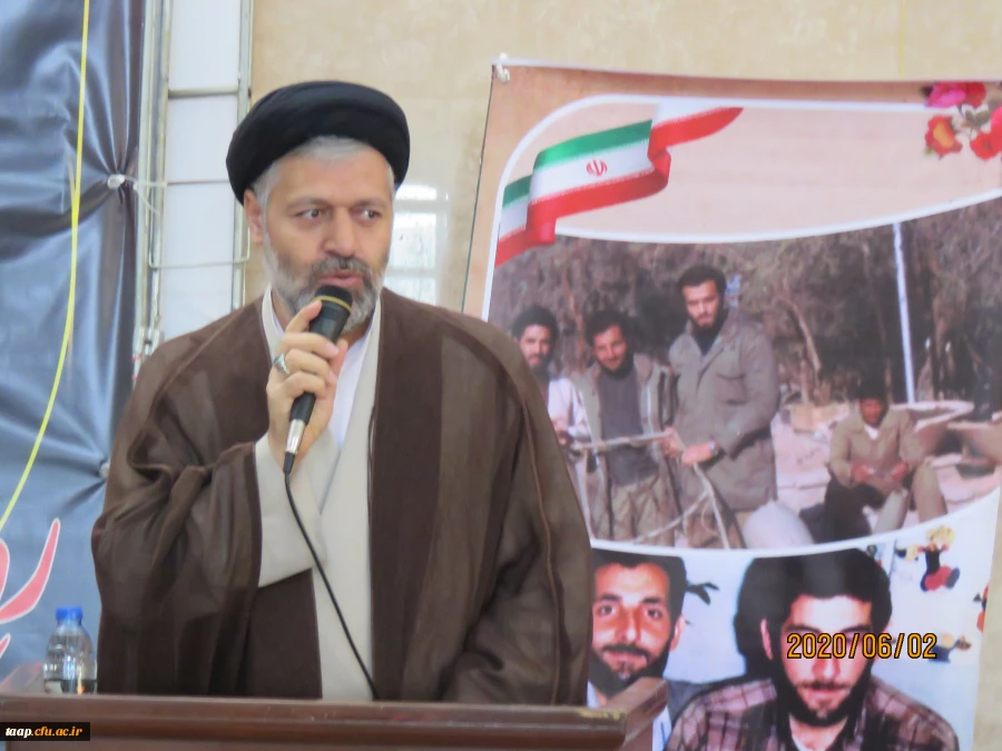 رهبری هوشمندانه وعالمانه حضرت آقا این انقلاب را جهانی کرده وتمام پیشرفت های انقلاب اسلامی مرهون خون شهداست.  11