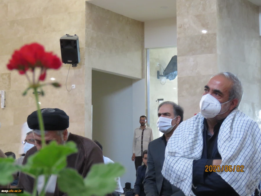 رهبری هوشمندانه وعالمانه حضرت آقا این انقلاب را جهانی کرده وتمام پیشرفت های انقلاب اسلامی مرهون خون شهداست.  34