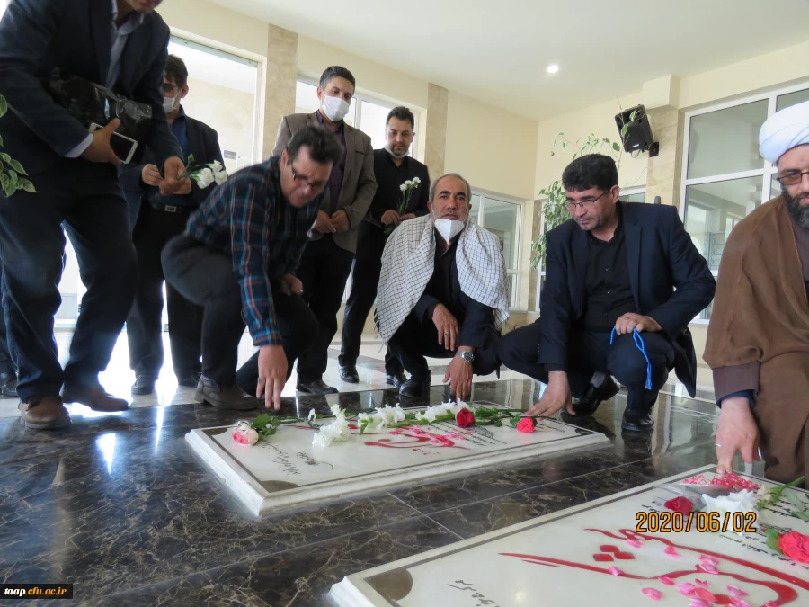 رهبری هوشمندانه وعالمانه حضرت آقا این انقلاب را جهانی کرده وتمام پیشرفت های انقلاب اسلامی مرهون خون شهداست.  42