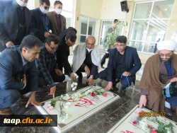 رهبری هوشمندانه وعالمانه حضرت آقا این انقلاب را جهانی کرده وتمام پیشرفت های انقلاب اسلامی مرهون خون شهداست.  43