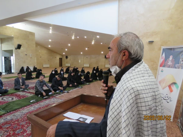 رهبری هوشمندانه وعالمانه حضرت آقا این انقلاب را جهانی کرده وتمام پیشرفت های انقلاب اسلامی مرهون خون شهداست.  3