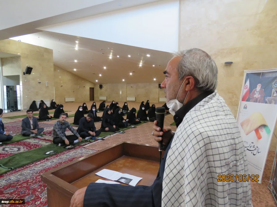 رهبری هوشمندانه وعالمانه حضرت آقا این انقلاب را جهانی کرده وتمام پیشرفت های انقلاب اسلامی مرهون خون شهداست.  3