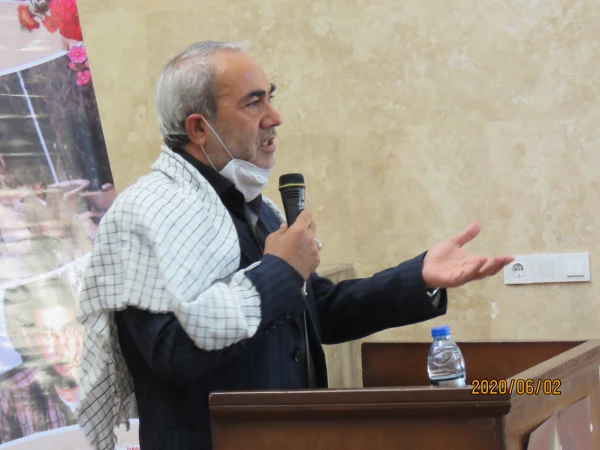 رهبری هوشمندانه وعالمانه حضرت آقا این انقلاب را جهانی کرده وتمام پیشرفت های انقلاب اسلامی مرهون خون شهداست.  7