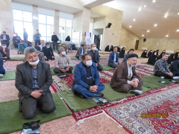 رهبری هوشمندانه وعالمانه حضرت آقا این انقلاب را جهانی کرده وتمام پیشرفت های انقلاب اسلامی مرهون خون شهداست.  8