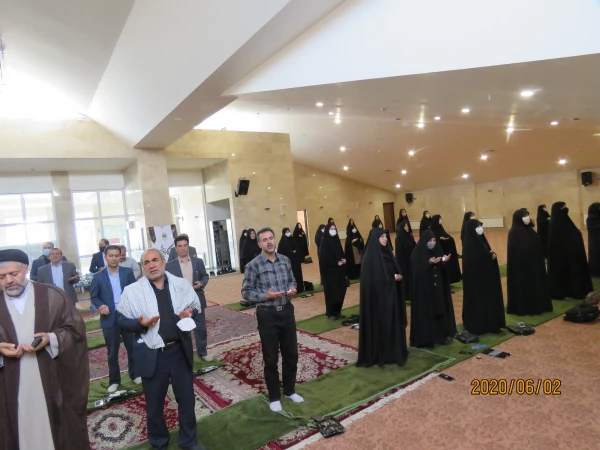 رهبری هوشمندانه وعالمانه حضرت آقا این انقلاب را جهانی کرده وتمام پیشرفت های انقلاب اسلامی مرهون خون شهداست.  10