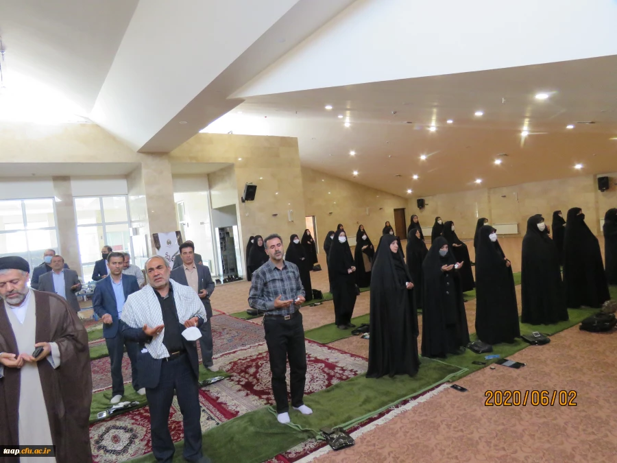 رهبری هوشمندانه وعالمانه حضرت آقا این انقلاب را جهانی کرده وتمام پیشرفت های انقلاب اسلامی مرهون خون شهداست.  10