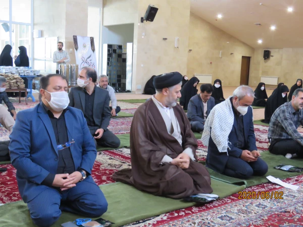 رهبری هوشمندانه وعالمانه حضرت آقا این انقلاب را جهانی کرده وتمام پیشرفت های انقلاب اسلامی مرهون خون شهداست.  11