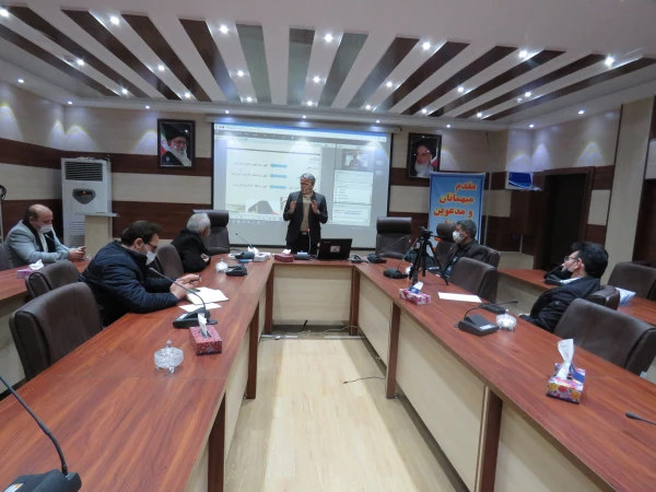 کارگاه آموزشی معرفی حمایت های پارک علم و فناوری در بستر مراکز رشد و نوآوری از فناوران و کارآفرینان دانشگاهی 6