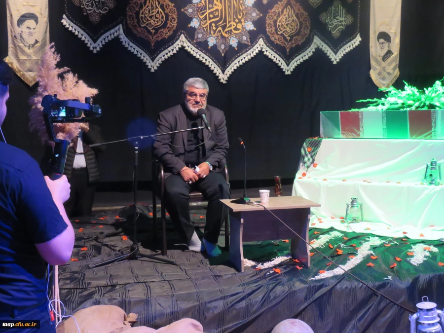 شبی با شهید گمنام در پردیس علامه امینی تبریز برگزار شد. 2