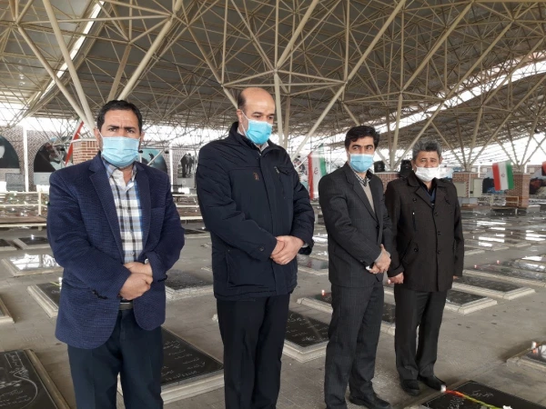 غبار روبی و عطر افشانی مزار شهدا و شهید گمنام 2