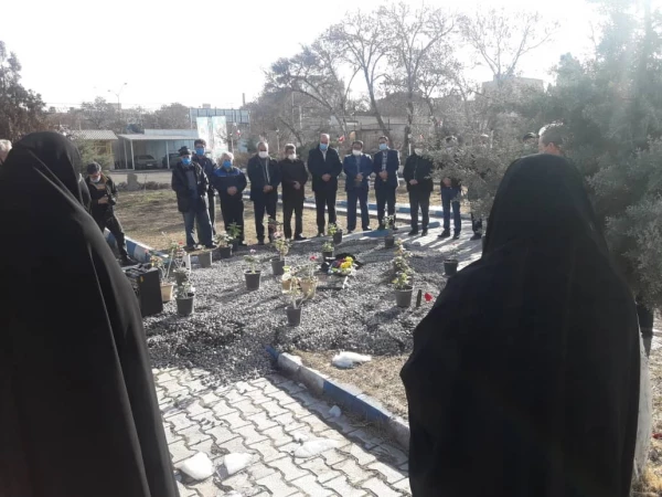 غبار روبی و عطر افشانی مزار شهدا و شهید گمنام 5