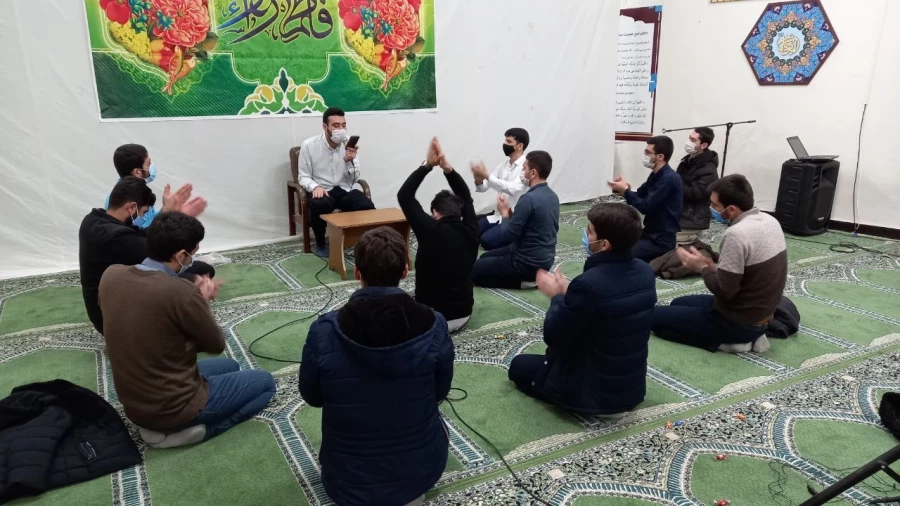 به همت هیت  فاطمیون پردیس علامه امینی تبریز مراسم جشن میلاد حضرت فاطمه زهرا(سلام الله علیها) برگزارگردید 2