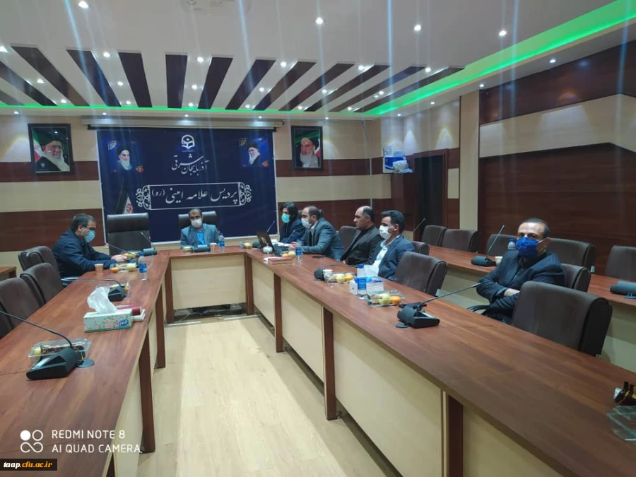    به همت واحد پژوهش و به مناسبت هفته کتاب و کتابخوانی نشست نقد و بررسی کتاب «خاستگاه فرهنگ و تمدن در اسلام و علل عقب ماندگی مسلمان» تالیف دکتر پیر علیلو برگزار گردید. 2