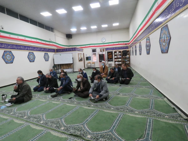 به همت واحد روابط عمومی پردیس علامه امینی دعای پرفیض زیارت عاشورا برگزار گردید. 4