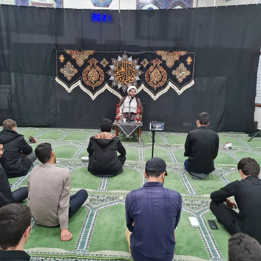 به همت هیئت دانشجویی فاطمیون پردیس علامه امینی تبریز مراسم عزاداری شهادت حضرت زهرا(س) برگزار شد. 2