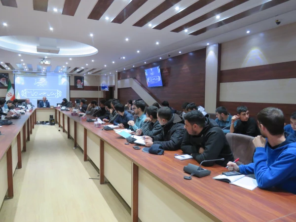 به همت واحد کتابخانه و پژوهش پردیس علامه امینی تبریز  کارگاه «کتاب شناسی ادبیات» برگزار گردید. 4