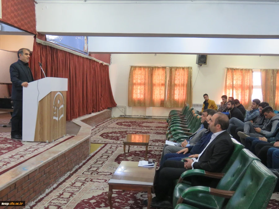 نشست تخصصی تبیین مسایل گزینشی دانشجویان در سالن اجتماعات پردیس با حضور مسئولان هسته گزینش استان و هیات رئیسه پردیس برگزار گردید. 3