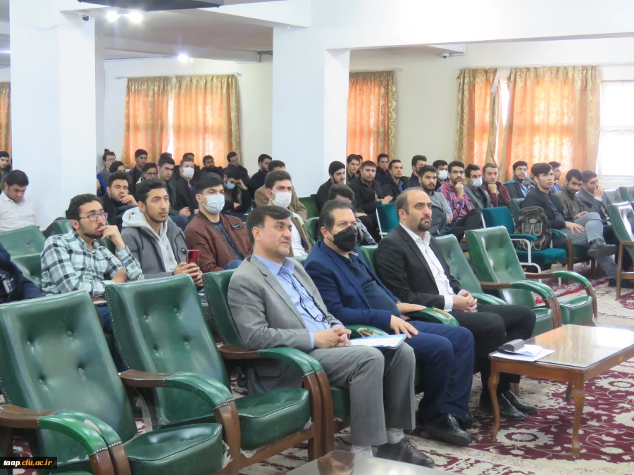 نشست تخصصی تبیین مسایل گزینشی دانشجویان در سالن اجتماعات پردیس با حضور مسئولان هسته گزینش استان و هیات رئیسه پردیس برگزار گردید. 4