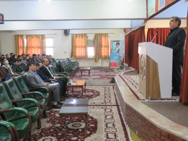 نشست تخصصی تبیین مسایل گزینشی دانشجویان در سالن اجتماعات پردیس با حضور مسئولان هسته گزینش استان و هیات رئیسه پردیس برگزار گردید. 5