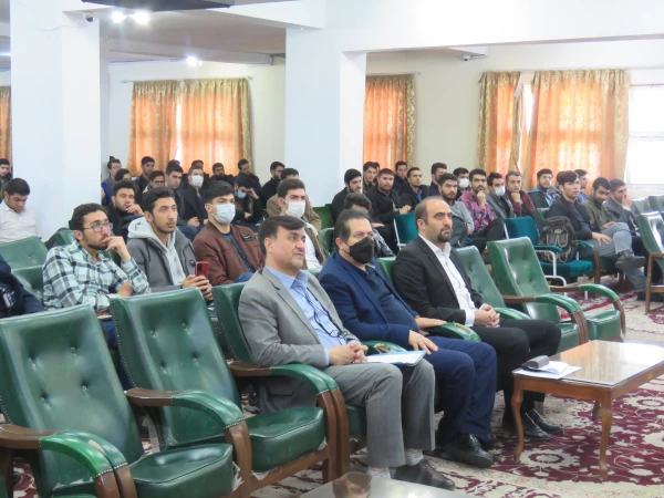 نشست تخصصی تبیین مسایل گزینشی دانشجویان در سالن اجتماعات پردیس با حضور مسئولان هسته گزینش استان و هیات رئیسه پردیس برگزار گردید. 6