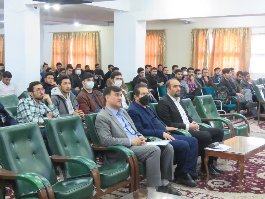 نشست تخصصی تبیین مسایل گزینشی دانشجویان در سالن اجتماعات پردیس با حضور مسئولان هسته گزینش استان و هیات رئیسه پردیس برگزار گردید. 6