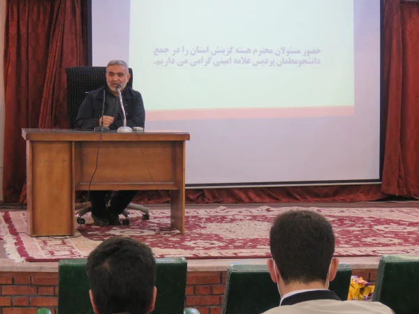 نشست تخصصی تبیین مسایل گزینشی دانشجویان در سالن اجتماعات پردیس با حضور مسئولان هسته گزینش استان و هیات رئیسه پردیس برگزار گردید. 8