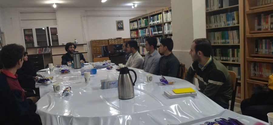 به مناسبت هفته کتاب و کتابخوانی و به همت واحد پژوهش ، فناوری و کتابخانه پردیس علامه امینی نشست صمیمی (کافه کتاب) برگزار گردید. 2