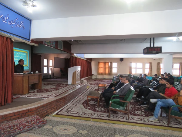 نشست تخصصی تبیین مسایل گزینشی دانشجویان در سالن اجتماعات پردیس با حضور مسئولان هسته گزینش استان و هیات رئیسه پردیس برگزار گردید. 2