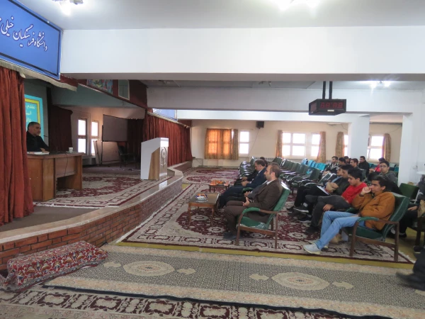 نشست تخصصی تبیین مسایل گزینشی دانشجویان در سالن اجتماعات پردیس با حضور مسئولان هسته گزینش استان و هیات رئیسه پردیس برگزار گردید. 4