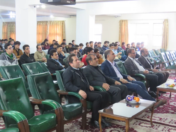 نشست تخصصی تبیین مسایل گزینشی دانشجویان در سالن اجتماعات پردیس با حضور مسئولان هسته گزینش استان و هیات رئیسه پردیس برگزار گردید. 5