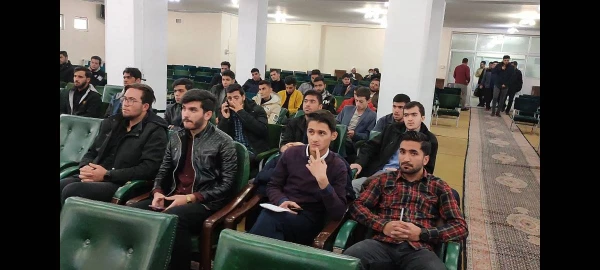 به مناسبت روز دانشجو تریبون آزاد از طرف تشکل جامعه اسلامی با محوریت عدالت در ساحت های آموزشی و اجتماعی در پردیس علامه امینی تبریز برگزار شد. 5