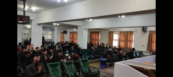 به مناسبت روز دانشجو تریبون آزاد از طرف تشکل جامعه اسلامی با محوریت عدالت در ساحت های آموزشی و اجتماعی در پردیس علامه امینی تبریز برگزار شد. 6