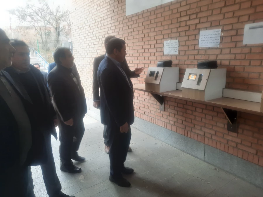 بازدیدحجت الاسلام و المسلمین تقوی و دکتر علی خاکی از پردیس علامه امینی تبریز 3