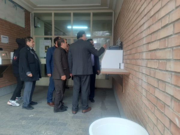 بازدیدحجت الاسلام و المسلمین تقوی و دکتر علی خاکی از پردیس علامه امینی تبریز 4