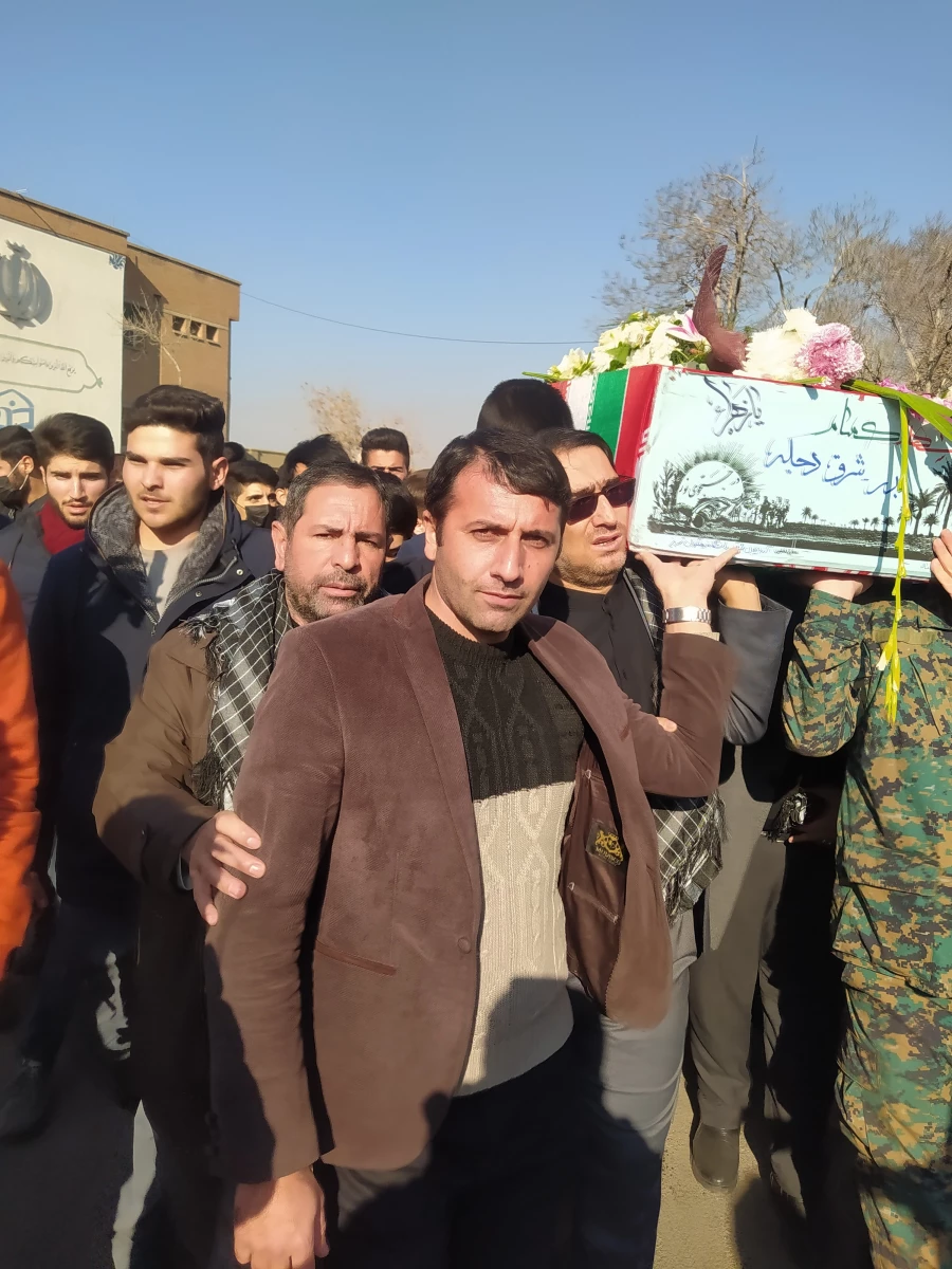 لالایی فرهنگیان تبریز بر پیکر یک شهید گمنام 15