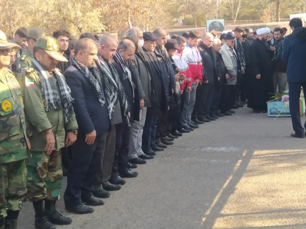 لالایی فرهنگیان تبریز بر پیکر یک شهید گمنام 16