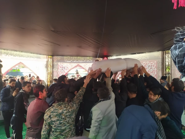 لالایی فرهنگیان تبریز بر پیکر یک شهید گمنام 17