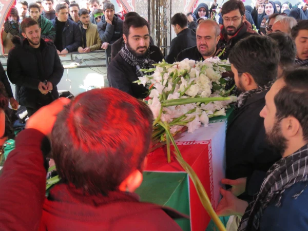 لالایی فرهنگیان تبریز بر پیکر یک شهید گمنام 18