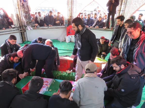 لالایی فرهنگیان تبریز بر پیکر یک شهید گمنام 19