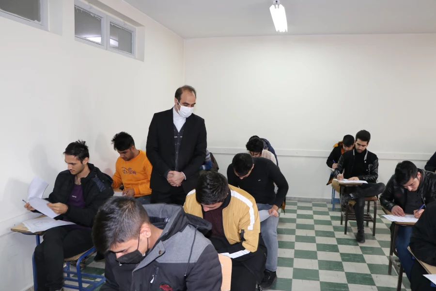 بازدید هیات رئیسه از کیفیت برگزاری امتحانات  نیمسال اول دی 1401 14