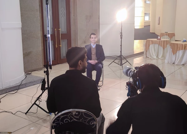 تقدیر از مهدی چیت ساز در سی امین دوره جشنواره دانشجوی نمونه کشوری در سالن اجلاس سران پایتخت 6